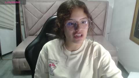 Snapshot of velvet_moon_v chatting on 26, 2, 2026 velvet_moon_v online show from 26, 2, 2026