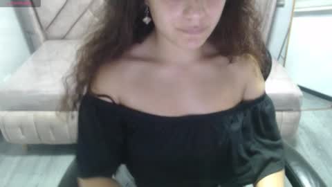 Snapshot of velvet_moon_v chatting on 5, 3, 2026 velvet_moon_v online show from 5, 3, 2026