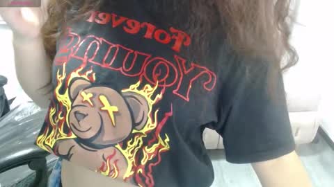 Snapshot of velvet_moon_v chatting on 12, 3, 2026 velvet_moon_v online show from 12, 3, 2026