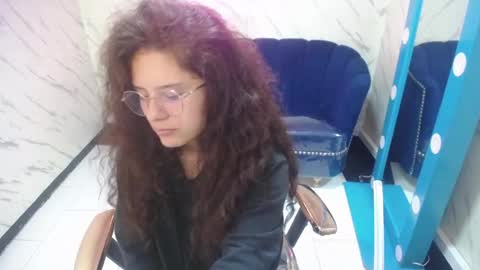 Snapshot of velvet_moon_v chatting on 18, 3, 2026 velvet_moon_v online show from 18, 3, 2026