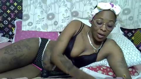 Snapshot of velvet_temptress chatting on 10, 9, 2025 velvet online show from 10, 9, 2025