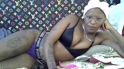 Snapshot of velvet_temptress chatting on 17, 10, 2025 velvet online show from 17, 10, 2025