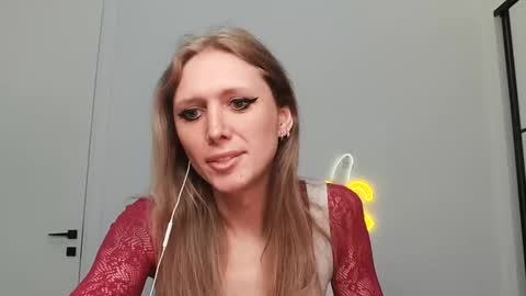 Snapshot of velvettgirl chatting on 4, 2, 2026 VelvetTGirl online show from 4, 2, 2026