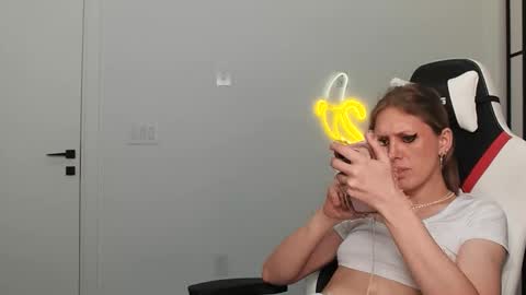 Snapshot of velvettgirl chatting on 9, 2, 2026 VelvetTGirl online show from 9, 2, 2026