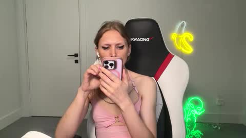 Snapshot of velvettgirl chatting on 18, 2, 2026 VelvetTGirl online show from 18, 2, 2026