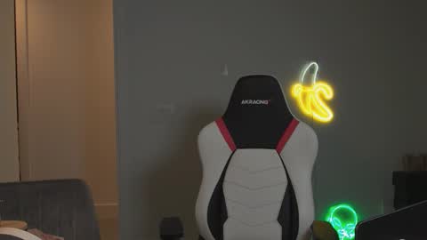 Snapshot of velvettgirl chatting on 7, 3, 2026 VelvetTGirl online show from 7, 3, 2026