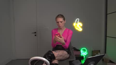 Snapshot of velvettgirl chatting on 11, 3, 2026 VelvetTGirl online show from 11, 3, 2026