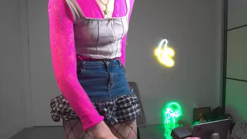 Snapshot of velvettgirl chatting on 12, 3, 2026 VelvetTGirl online show from 12, 3, 2026