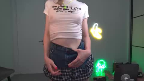 Snapshot of velvettgirl chatting on 12, 3, 2026 VelvetTGirl online show from 12, 3, 2026