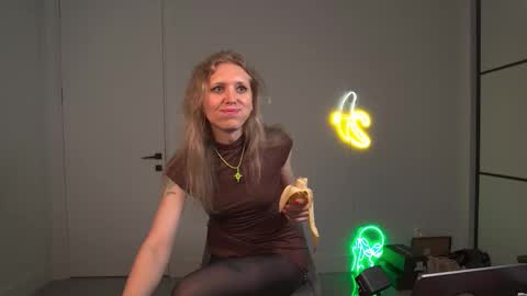 Snapshot of velvettgirl chatting on 14, 3, 2026 VelvetTGirl online show from 14, 3, 2026