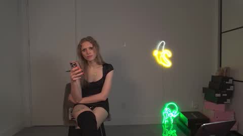 Snapshot of velvettgirl chatting on 16, 3, 2026 VelvetTGirl online show from 16, 3, 2026