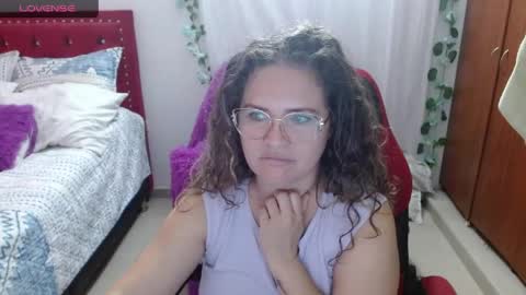 Snapshot of venecasexy44 chatting on 15, 5, 2026 venecasexy44 online show from 15, 5, 2026