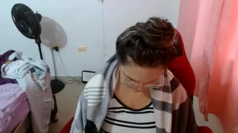 Snapshot of venecasexy44 chatting on 27, 5, 2026 venecasexy44 online show from 27, 5, 2026