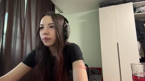 Snapshot of venessasatterwhite chatting on 21, 6, 2026 Milla online show from 21, 6, 2026