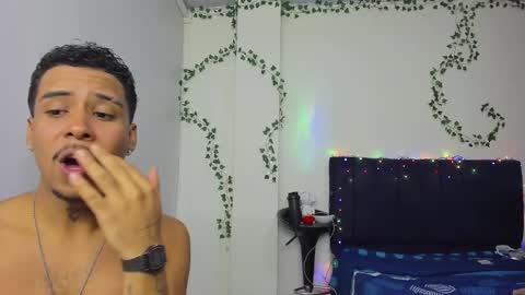 Snapshot of venus_boy2 chatting on 13, 11, 2025 venus_boy2 online show from 13, 11, 2025