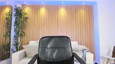 Venus Cooper Everyday From 1400 to 2200 Col Time online show from 15, 11, 2025