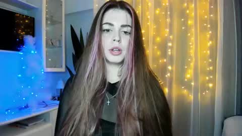 Lolitalolz online show from 1, 1, 2025