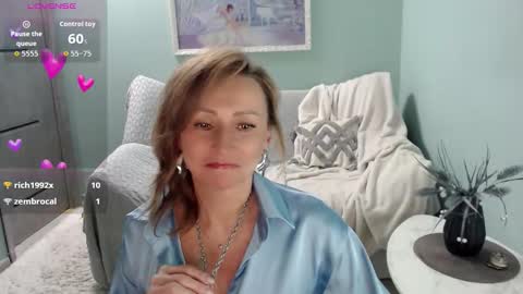 Snapshot of veronicagilbert chatting on 18, 10, 2025 Helen online show from 18, 10, 2025