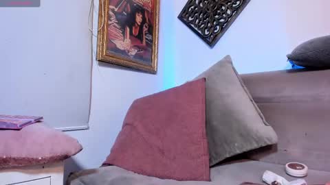 Veronica Gills online show from 4, 3, 2025