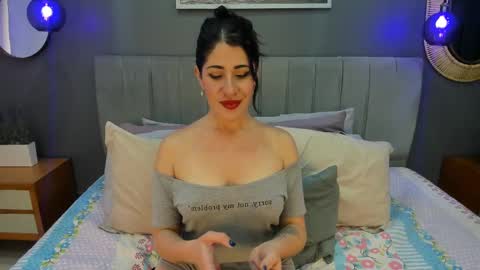Snapshot of veronnica_fox chatting on 12, 9, 2025 Veronica online show from 12, 9, 2025