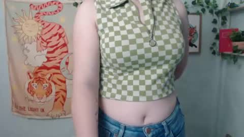 veryveryvery_shy online show from 28, 7, 2026