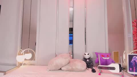 Vesper Velvet  online show from 13, 12, 2025