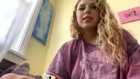 Snapshot of vibewild chatting on 8, 9, 2025 nova online show from 8, 9, 2025