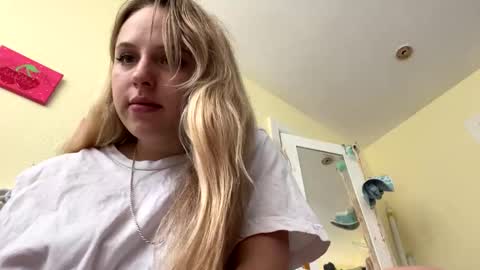 Snapshot of vibewild chatting on 10, 9, 2025 nova online show from 10, 9, 2025