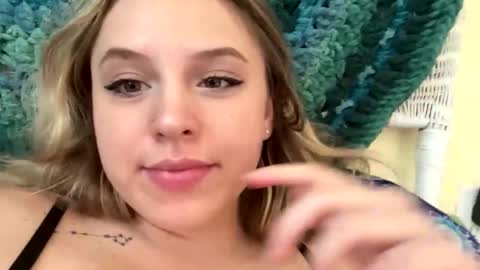 Snapshot of vibewild chatting on 24, 9, 2025 nova online show from 24, 9, 2025