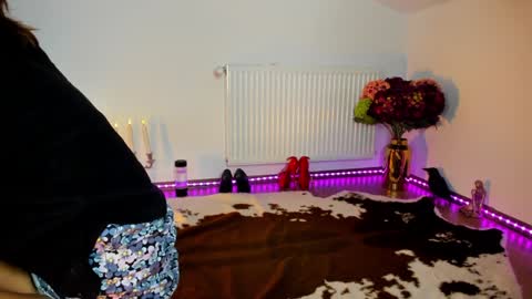 ViciousQueenu can call me Laura online show from 22, 11, 2025