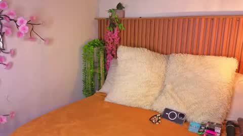 Snapshot of vicky_bass chatting on 20, 9, 2025 VICTORIA online show from 20, 9, 2025