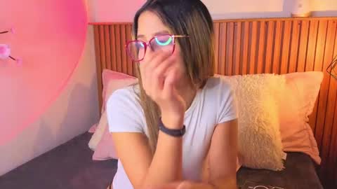 Snapshot of vicky_bass chatting on 23, 9, 2025 VICTORIA online show from 23, 9, 2025