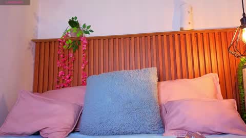 Snapshot of vicky_bass chatting on 17, 10, 2025 VICTORIA online show from 17, 10, 2025