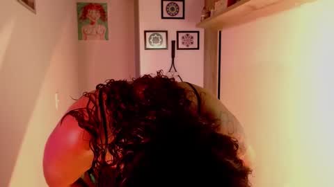 Vicky  online show from 20, 12, 2024