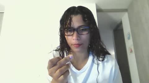 Vicky  online show from 21, 4, 2026