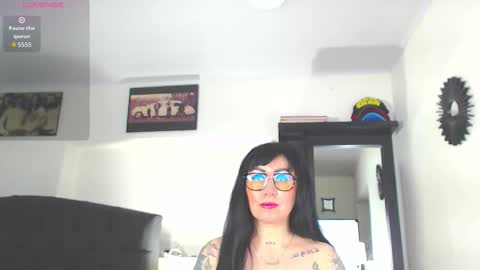 Vicky  online show from 15, 10, 2025