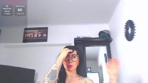 Snapshot of vicky_hotmilf chatting on 2, 6, 2026 Vicky online show from 2, 6, 2026