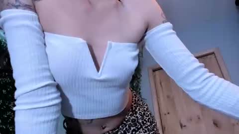 Snapshot of vickyjackson_ chatting on 22, 6, 2026 Victoria online show from 22, 6, 2026