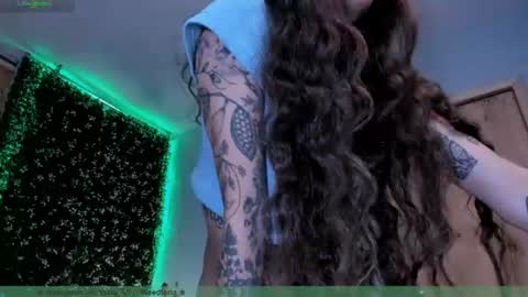 Snapshot of vickyjackson_ chatting on 5, 8, 2026 Victoria online show from 5, 8, 2026