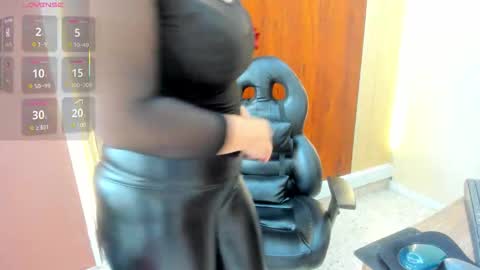 Snapshot of vickyjohnson1 chatting on 20, 12, 2025 Vicky online show from 20, 12, 2025