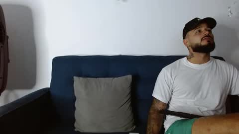 Snapshot of vicno_couple chatting on 14, 4, 2026 david and emma online show from 14, 4, 2026