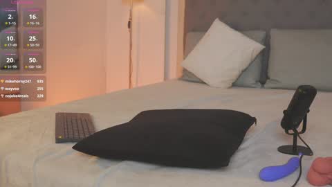 Snapshot of victoria__rossi chatting on 3, 2, 2025 online show from 3, 2, 2025