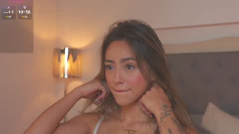 Snapshot of victoria__rossi chatting on 4, 2, 2025 online show from 4, 2, 2025