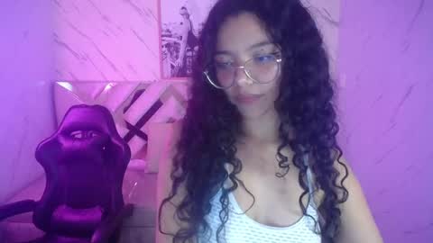 victoria_castillo_b online show from 12, 3, 2025