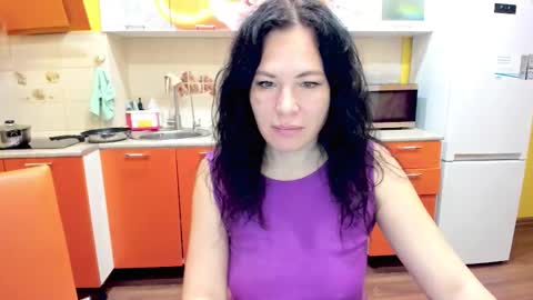 Victoria  online show from 15, 12, 2025