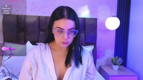 Victoria Andrade online show from 10, 4, 2026
