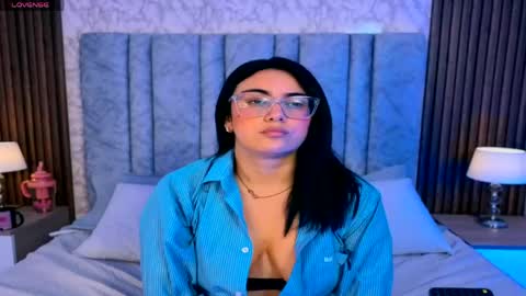 Victoria Andrade online show from 25, 5, 2026