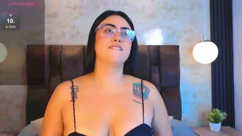 Victoria Andrade online show from 12, 6, 2026