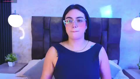 Victoria Andrade online show from 30, 6, 2026