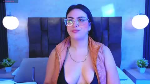 Victoria Andrade online show from 2, 7, 2026